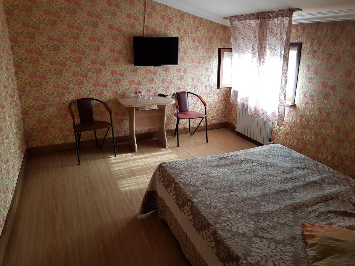 Mini Hotel Leila Almaty Eksteriør bilde